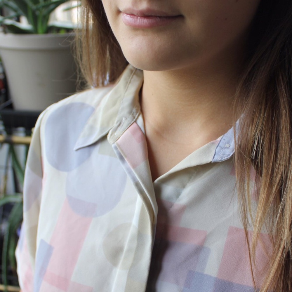 Amazing button down Pastel Top - Picture 2 of 4